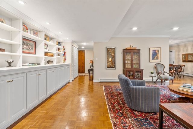 85 Grove St 203, Wellesley, MA 02482