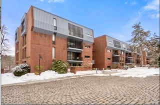 85 Grove St 203, Wellesley, MA 02482