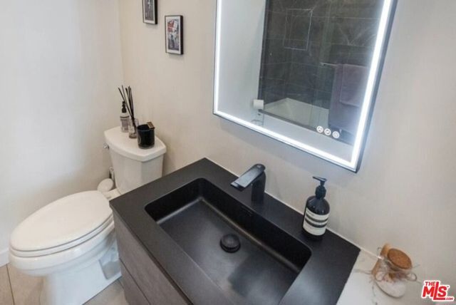 8535 W West Knoll Drive 212, West Hollywood, CA 90069