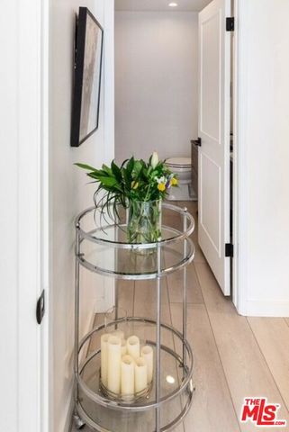 8535 W West Knoll Drive 212, West Hollywood, CA 90069