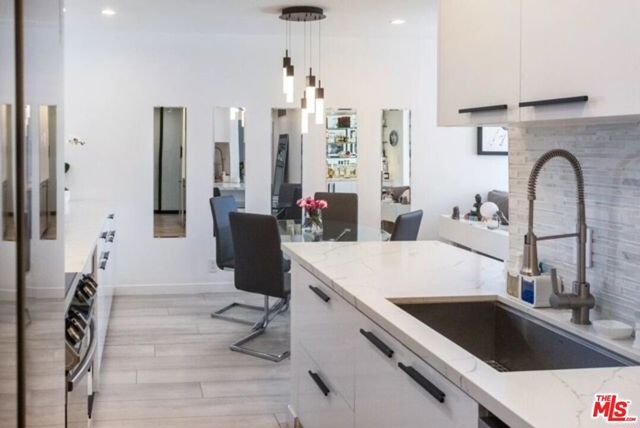 8535 W West Knoll Drive 212, West Hollywood, CA 90069