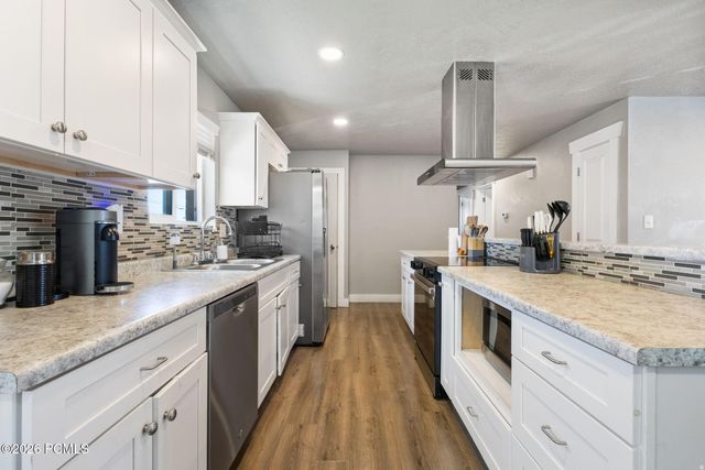 3770 W El Glen Avenue, West Valley City, UT 84120
