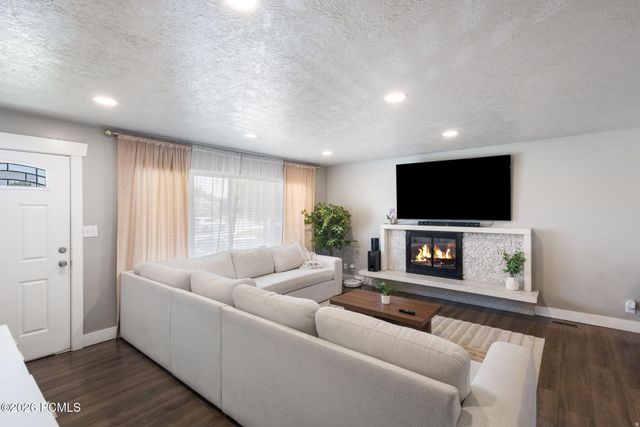 3770 W El Glen Avenue, West Valley City, UT 84120