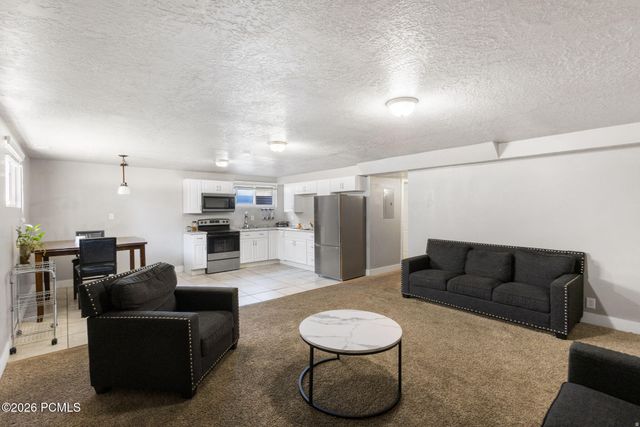 3770 W El Glen Avenue, West Valley City, UT 84120