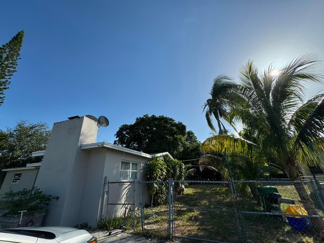 1624 BOARDMAN Avenue, West Palm Beach, FL 33407