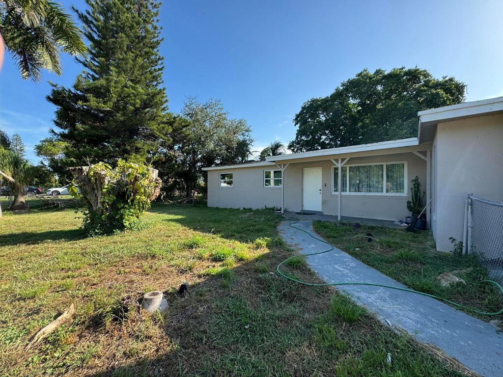 1624 BOARDMAN Avenue, West Palm Beach, FL 33407