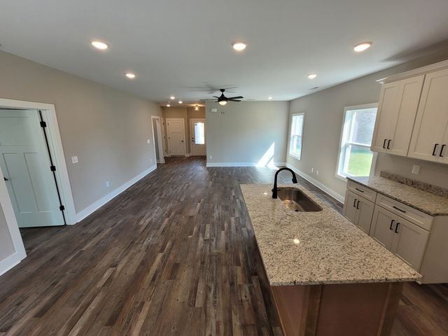 204 Sandalwood Way, Dickson, TN 37055
