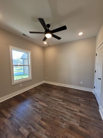 204 Sandalwood Way, Dickson, TN 37055