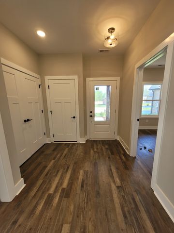 204 Sandalwood Way, Dickson, TN 37055