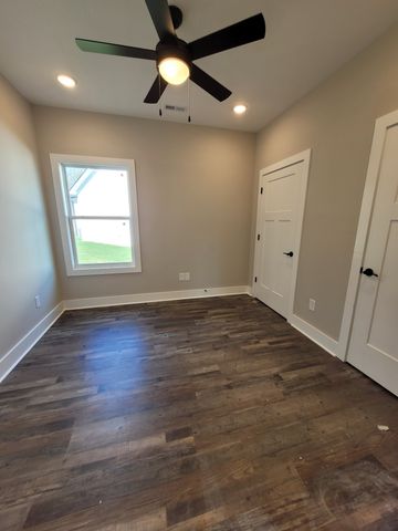 204 Sandalwood Way, Dickson, TN 37055