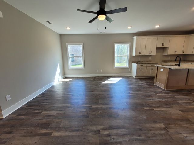 204 Sandalwood Way, Dickson, TN 37055