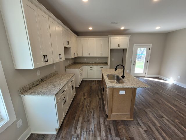 204 Sandalwood Way, Dickson, TN 37055