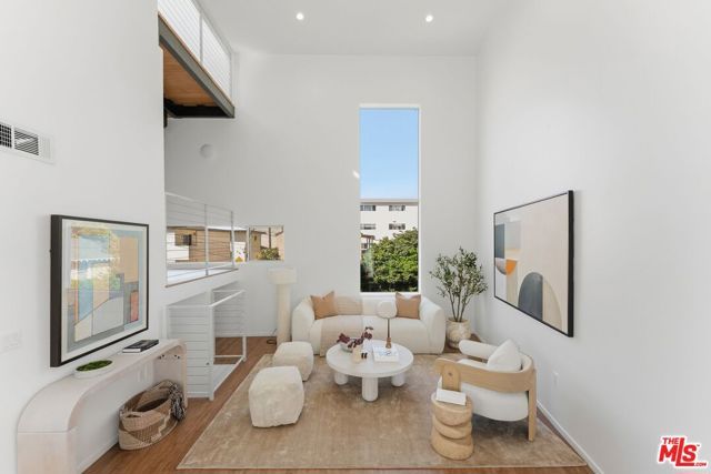 1244 14th Street E, Santa Monica, CA 90404