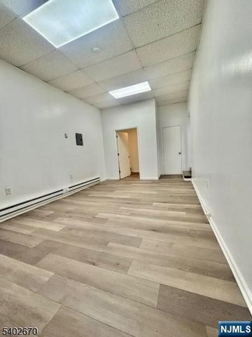 402 Hawthorne Avenue, Newark, NJ 07112