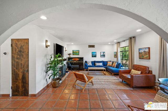 1471 E El Alameda, Palm Springs, CA 92262