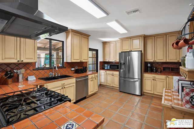 1471 E El Alameda, Palm Springs, CA 92262