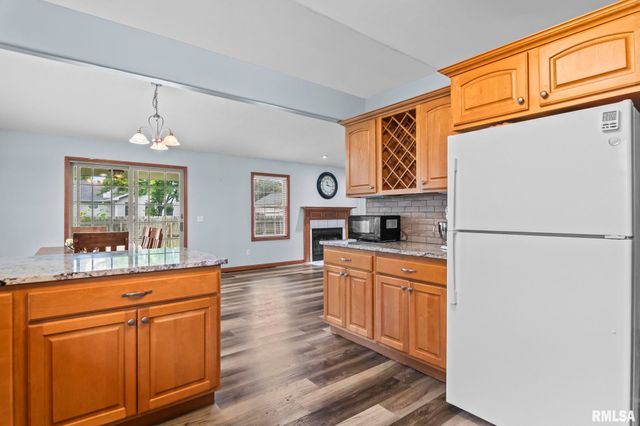 1408 SEQUOIA Drive, Chatham, IL 62629