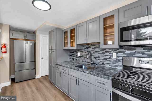 1095 TRENT RD, Camden, NJ 08104