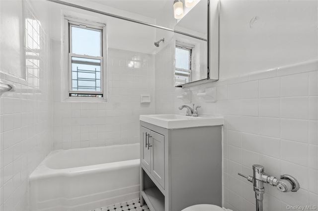 720 Pelham Road 4J, New Rochelle, NY 10805