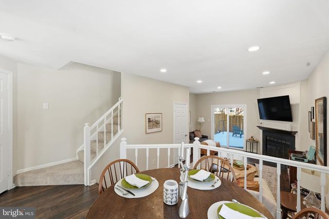 2114 WHISPERWOOD GLEN LN, Reston, VA 20191