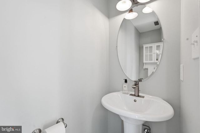 2114 WHISPERWOOD GLEN LN, Reston, VA 20191