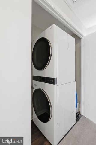 2114 WHISPERWOOD GLEN LN, Reston, VA 20191