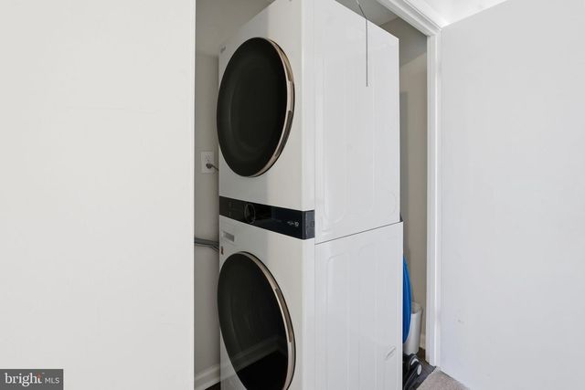 2114 WHISPERWOOD GLEN LN, Reston, VA 20191