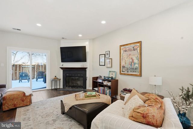 2114 WHISPERWOOD GLEN LN, Reston, VA 20191