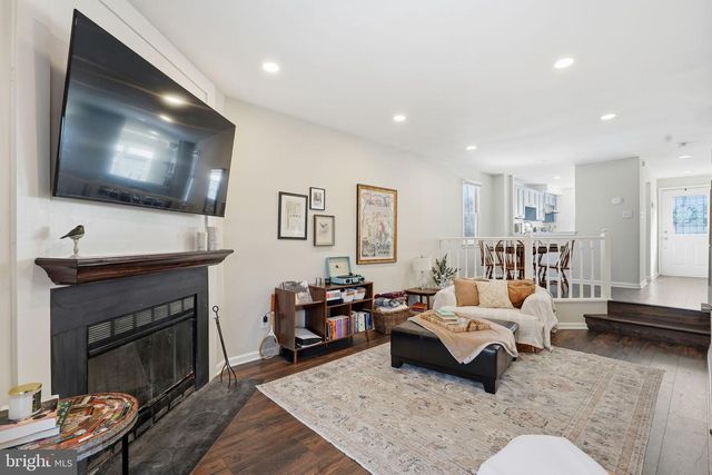 2114 WHISPERWOOD GLEN LN, Reston, VA 20191