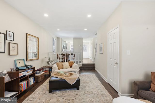 2114 WHISPERWOOD GLEN LN, Reston, VA 20191