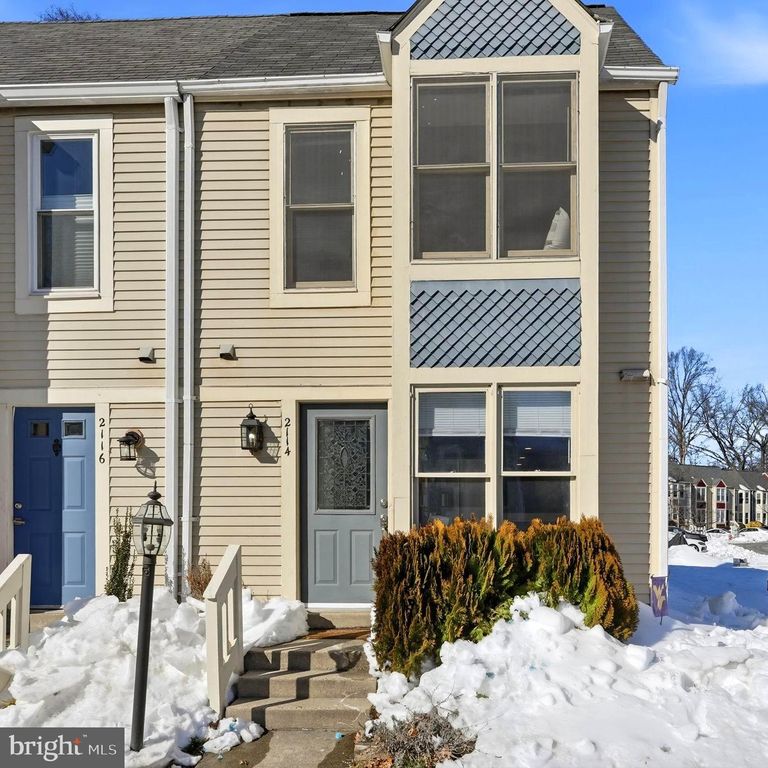 2114 WHISPERWOOD GLEN LN, Reston, VA 20191