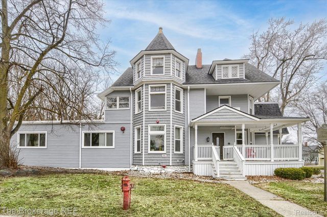 700 S ADELAIDE Street, Fenton, MI 48430