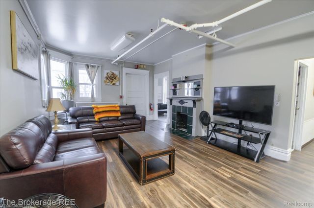 700 S ADELAIDE Street, Fenton, MI 48430