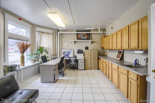 700 S ADELAIDE Street, Fenton, MI 48430