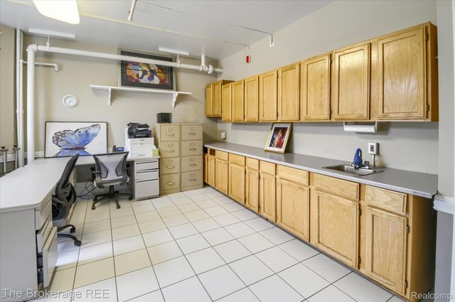 700 S ADELAIDE Street, Fenton, MI 48430