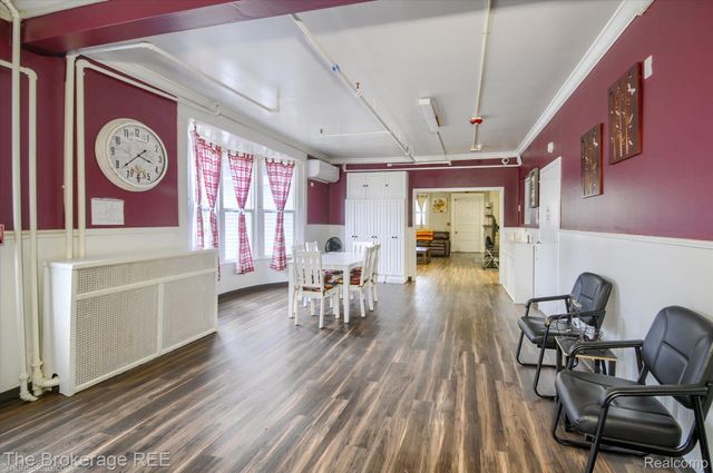 700 S ADELAIDE Street, Fenton, MI 48430