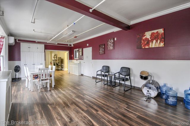 700 S ADELAIDE Street, Fenton, MI 48430