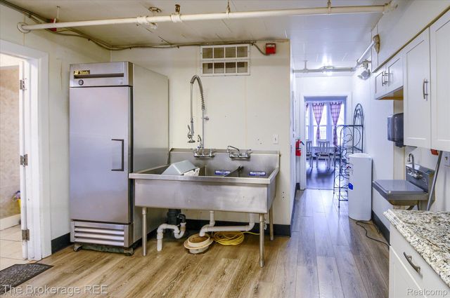 700 S ADELAIDE Street, Fenton, MI 48430