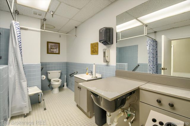 700 S ADELAIDE Street, Fenton, MI 48430