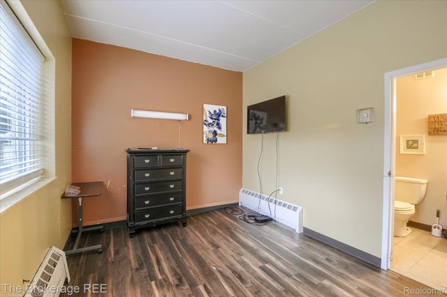 700 S ADELAIDE Street, Fenton, MI 48430