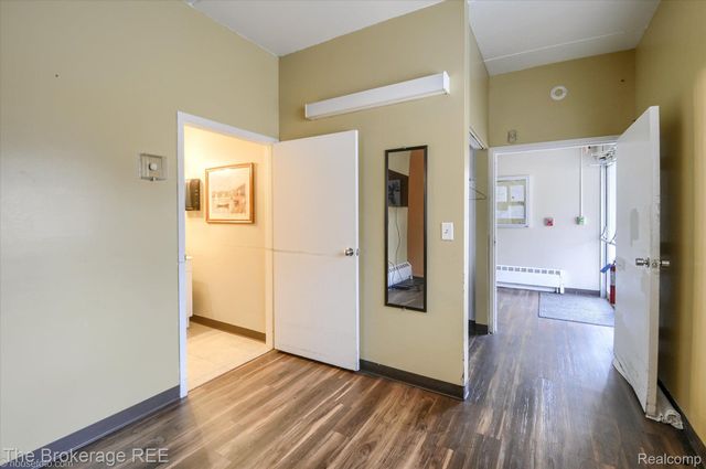 700 S ADELAIDE Street, Fenton, MI 48430