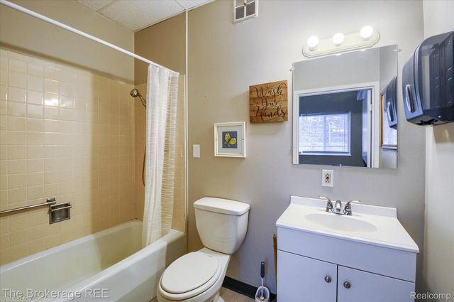 700 S ADELAIDE Street, Fenton, MI 48430