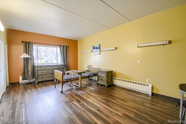 700 S ADELAIDE Street, Fenton, MI 48430