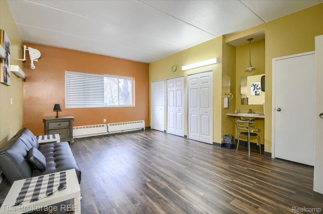 700 S ADELAIDE Street, Fenton, MI 48430