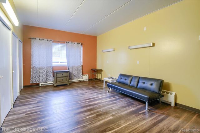 700 S ADELAIDE Street, Fenton, MI 48430