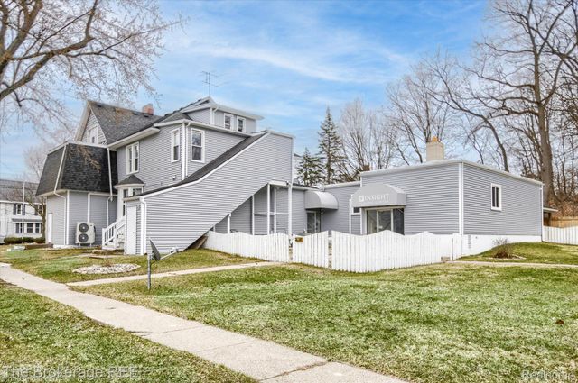 700 S ADELAIDE Street, Fenton, MI 48430