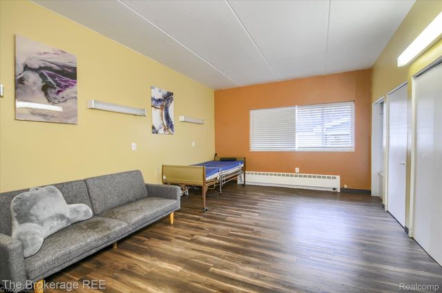 700 S ADELAIDE Street, Fenton, MI 48430