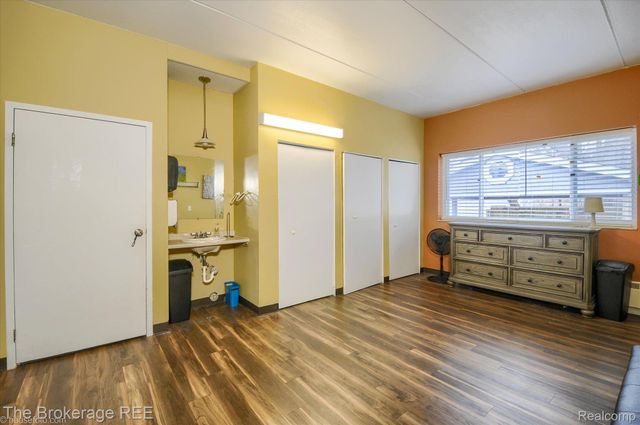 700 S ADELAIDE Street, Fenton, MI 48430