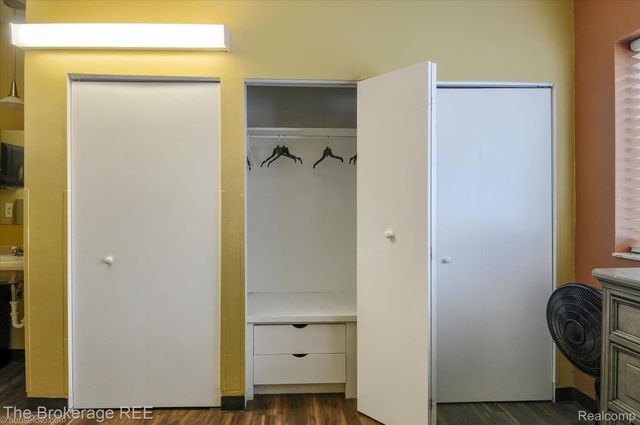 700 S ADELAIDE Street, Fenton, MI 48430