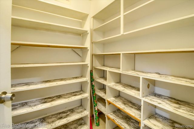 700 S ADELAIDE Street, Fenton, MI 48430